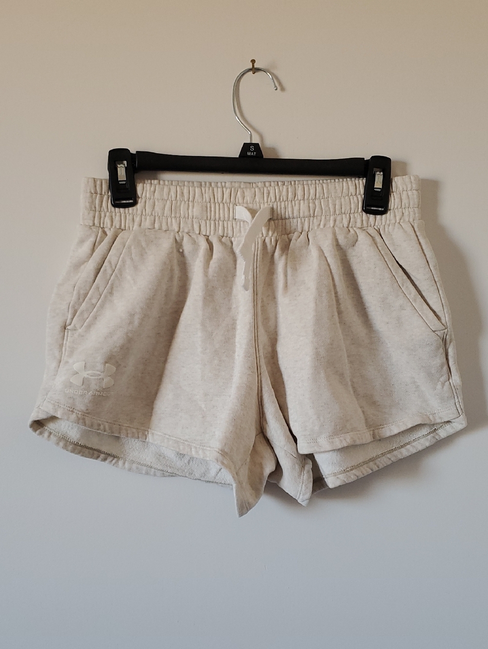 Under Armour Women's Light Cream Drawstring Athletic Shorts Size Small